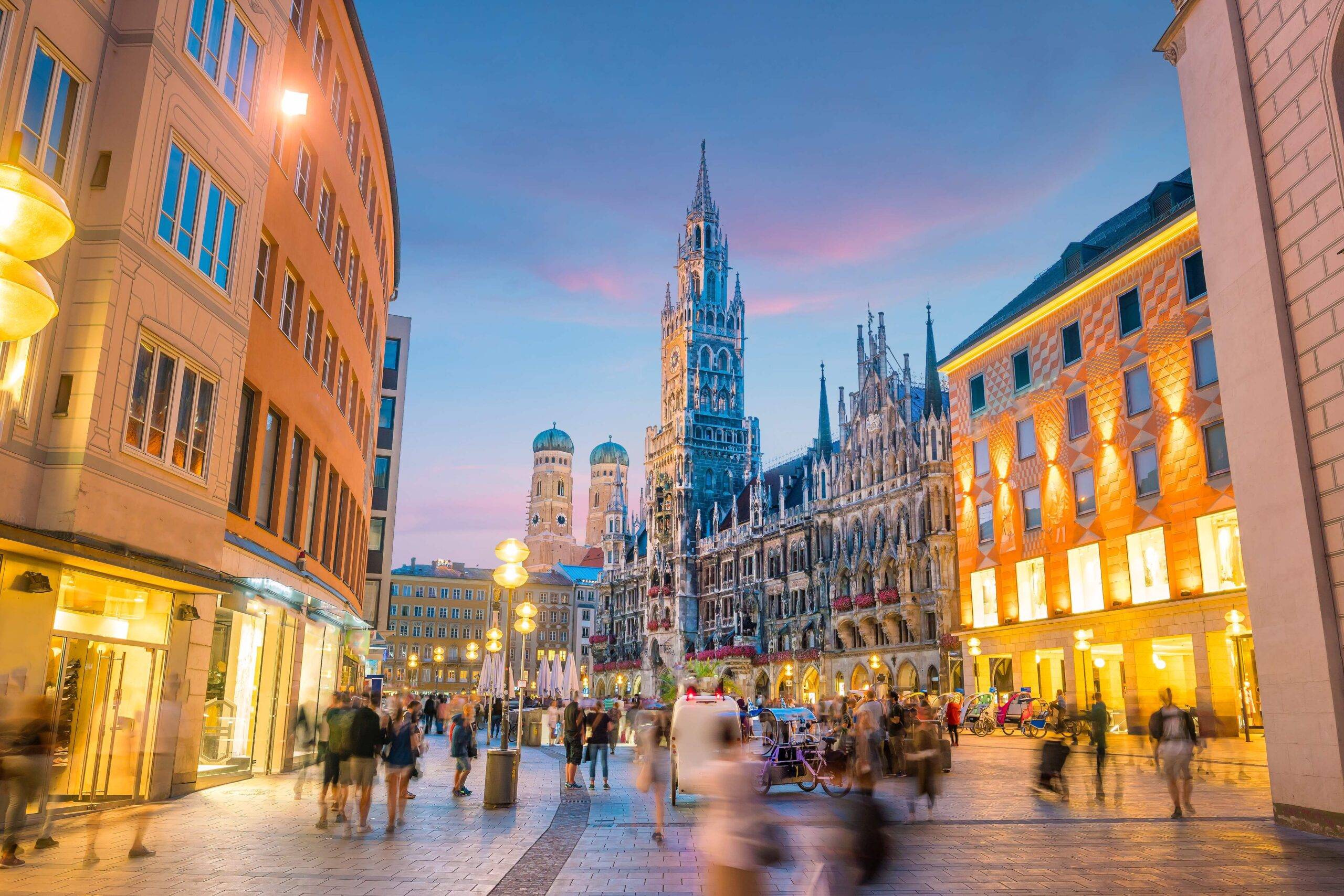 Münchner Skyline mit Rathaus Marienplatz