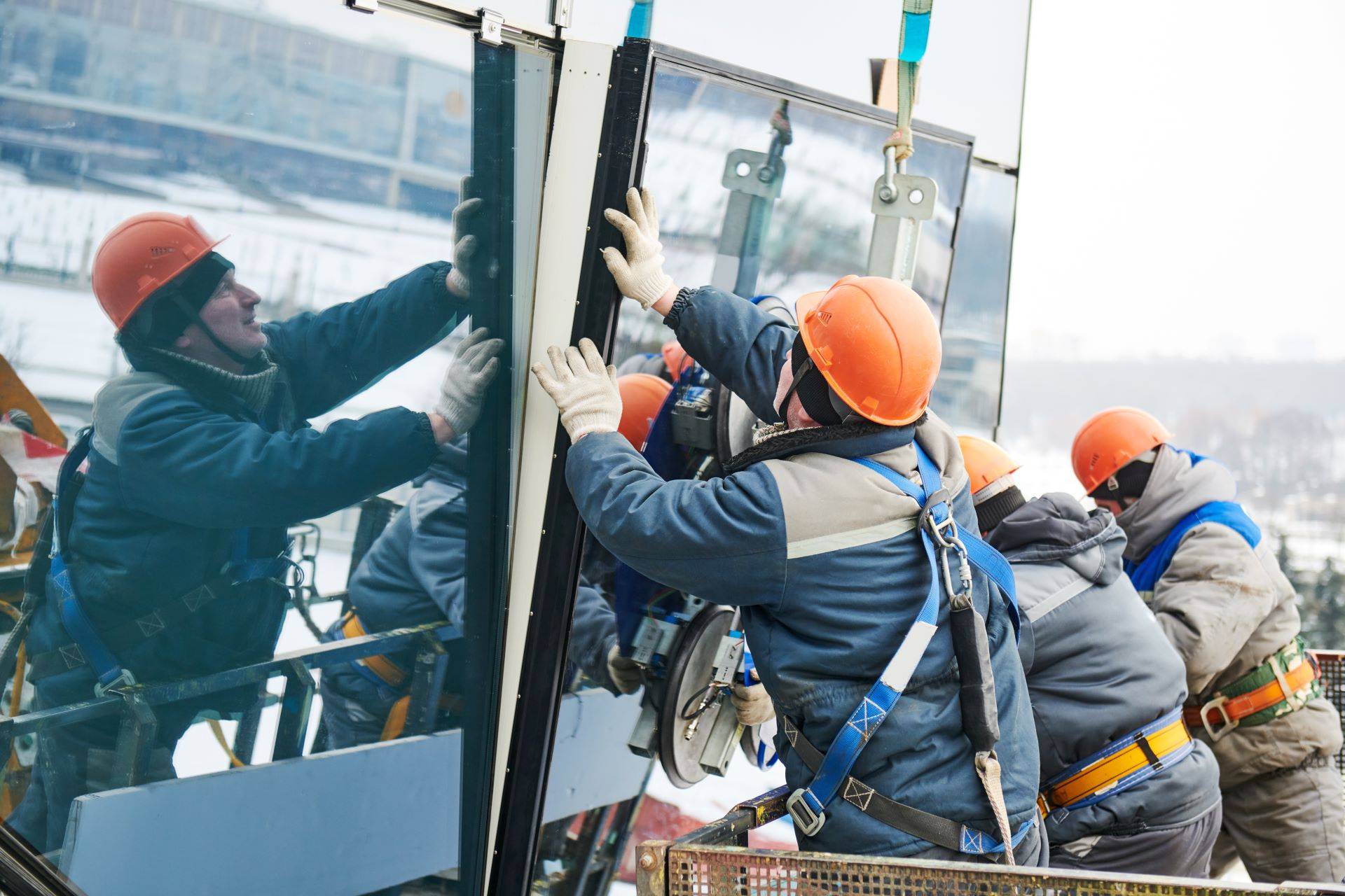 Glassauger Kran bei Fenstermontage
